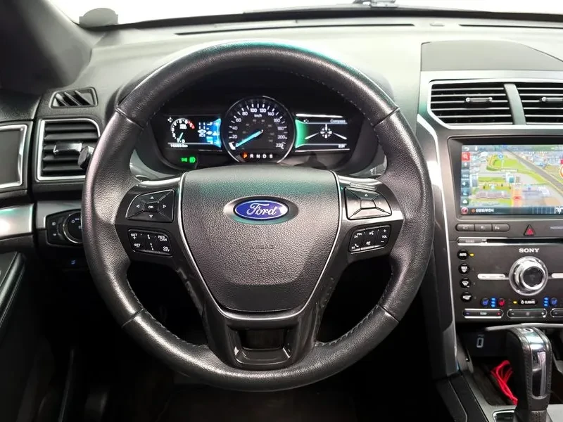 Ford Explorer 2.3 AWD, снимка 13 - Автомобили и джипове - 54351531