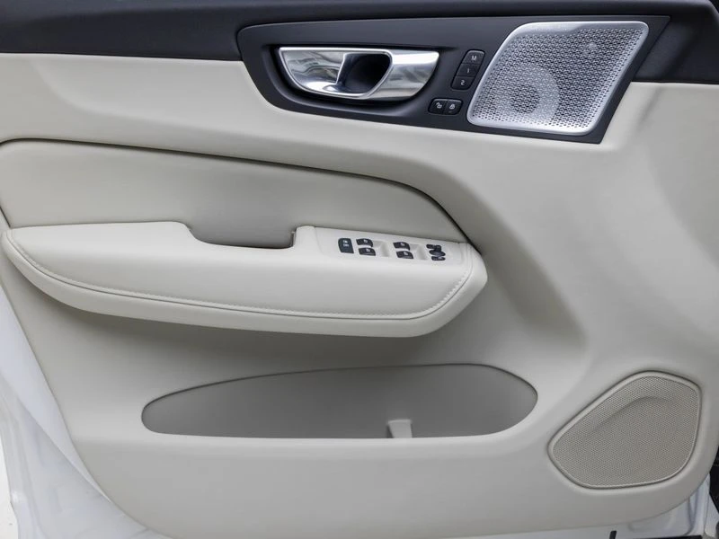 Volvo XC60 2.0 Automatic КРАЙНА ЦЕНА: 52537 EUR !!!РЕАЛНА КРА, снимка 17 - Автомобили и джипове - 55969541