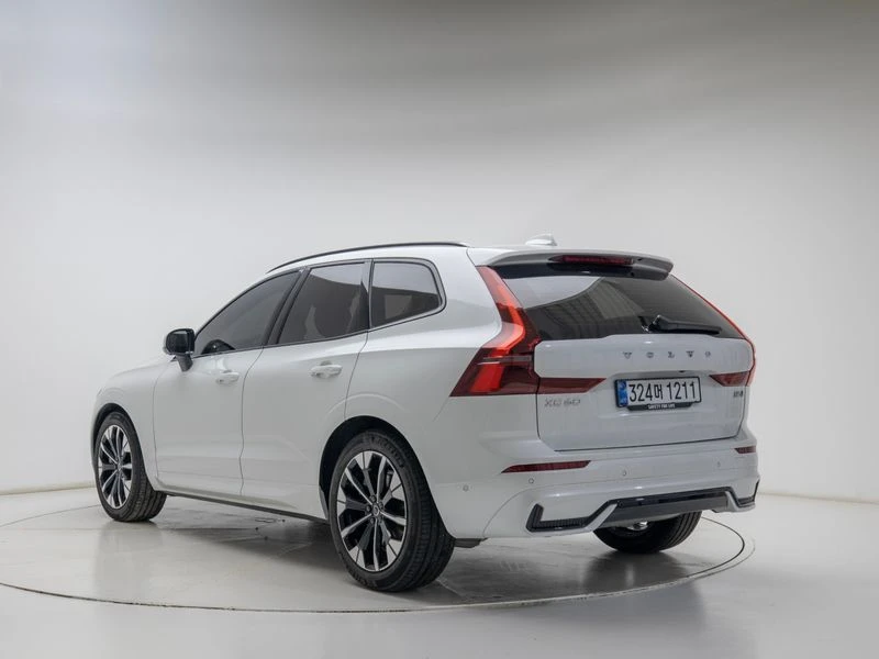Volvo XC60 2.0 Automatic КРАЙНА ЦЕНА: 52537 EUR !!!РЕАЛНА КРА, снимка 4 - Автомобили и джипове - 55969541
