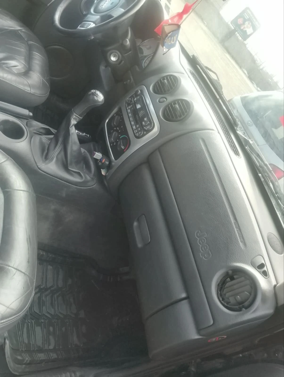 Jeep Cherokee  - изображение 4
