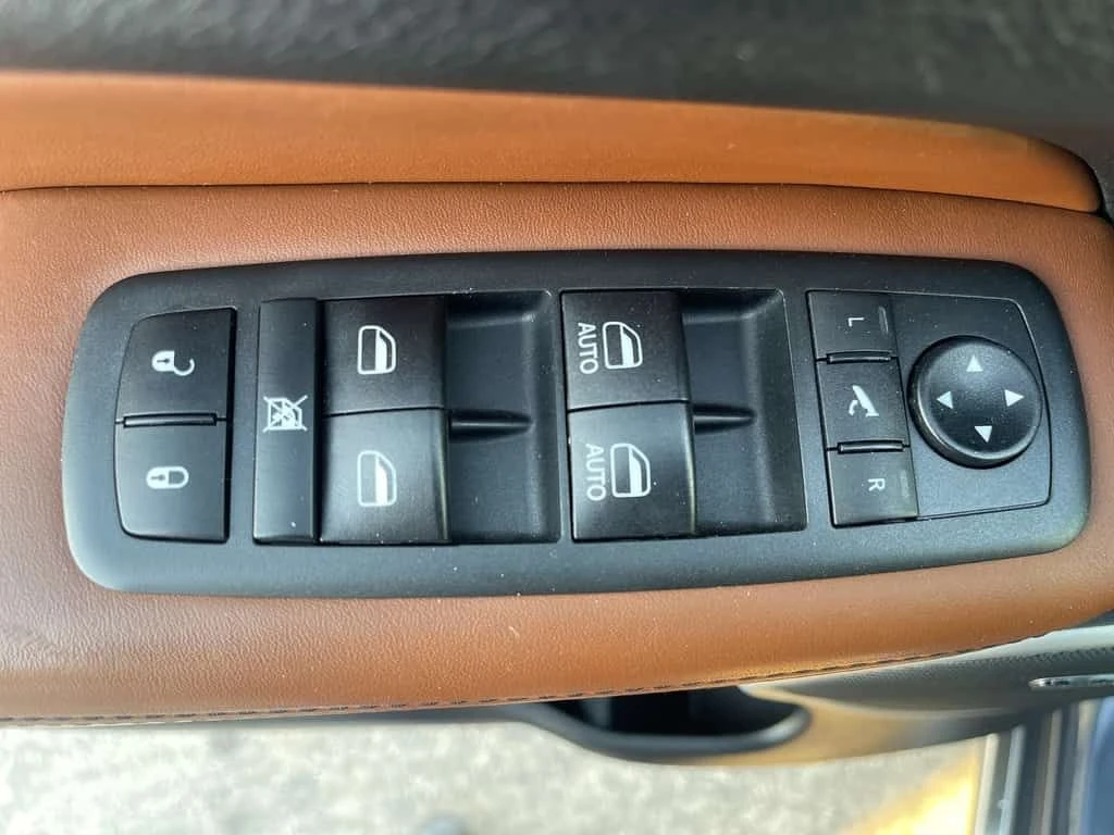 Jeep Grand cherokee * VENTED HTD SEATS / RMT START / NAV / TOW PKG * C, снимка 12 - Автомобили и джипове - 53760372