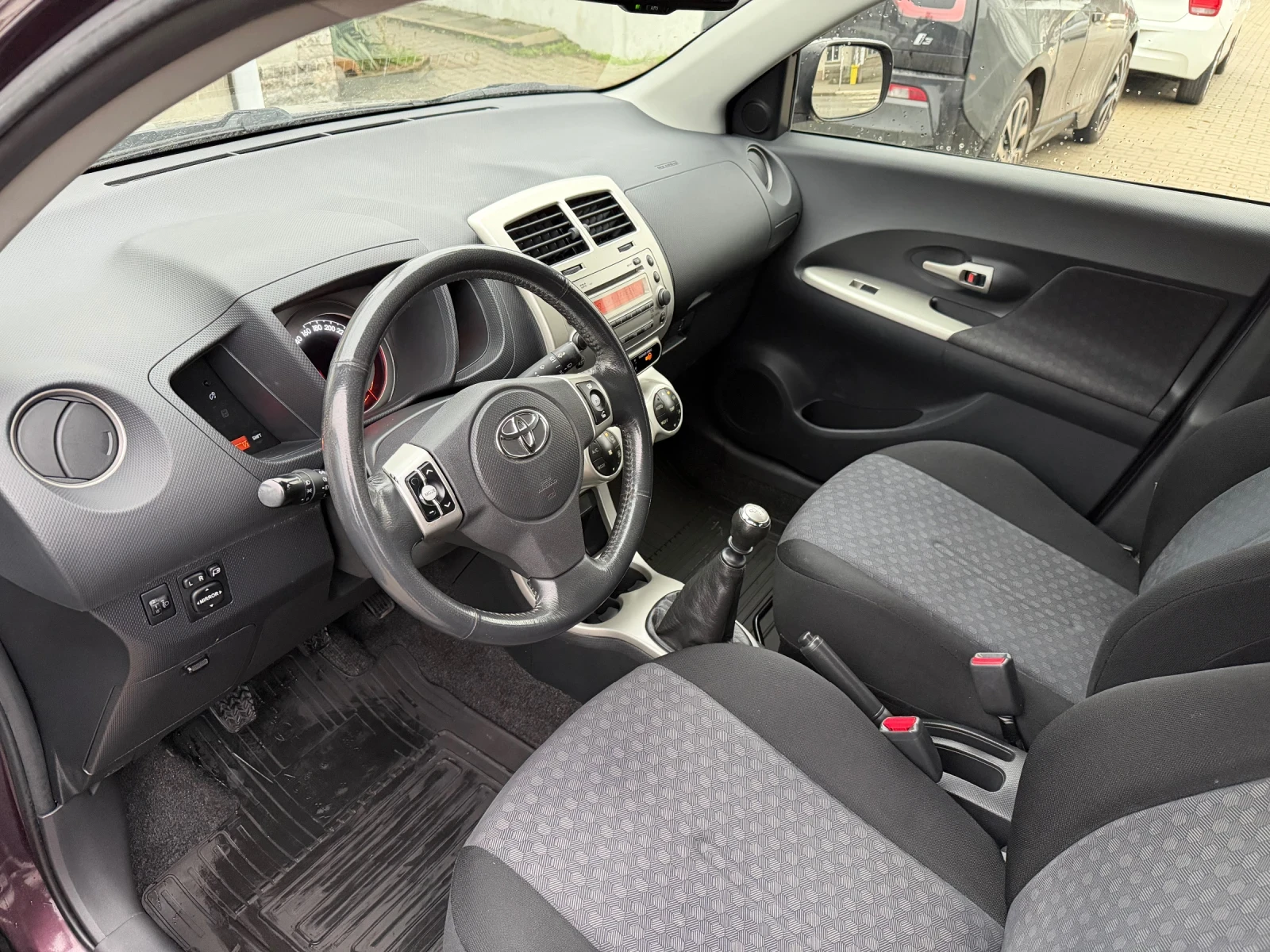 Toyota Urban Cruiser 1.4 D4D Special, снимка 9 - Автомобили и джипове - 53954518