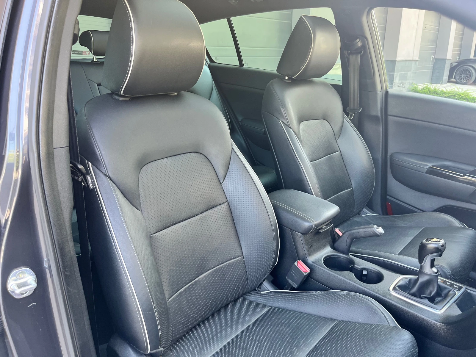 Kia Sportage 2.0CRDI 4X4GT Line Подгрев* Панорама* JBL* Keyless, снимка 13 - Автомобили и джипове - 54578373