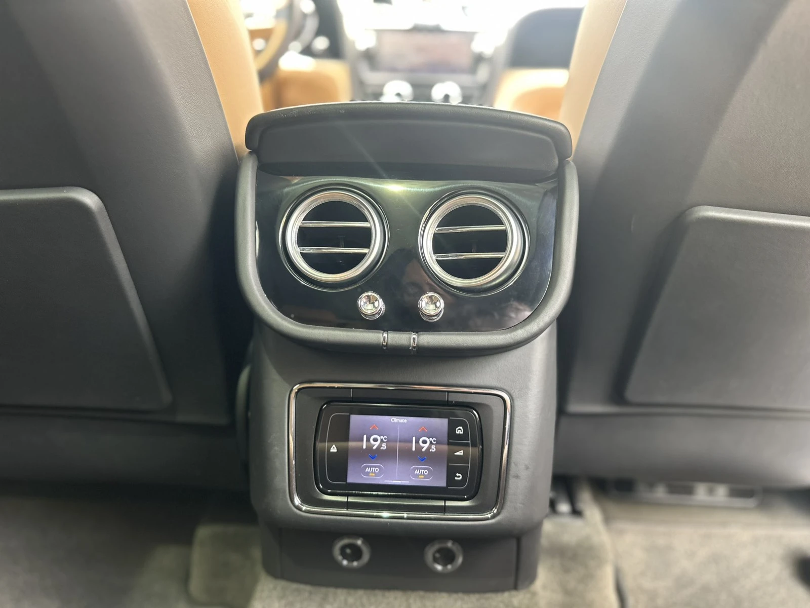 Bentley Bentayga Pano/CAMERA/FULL, снимка 16 - Автомобили и джипове - 54427460