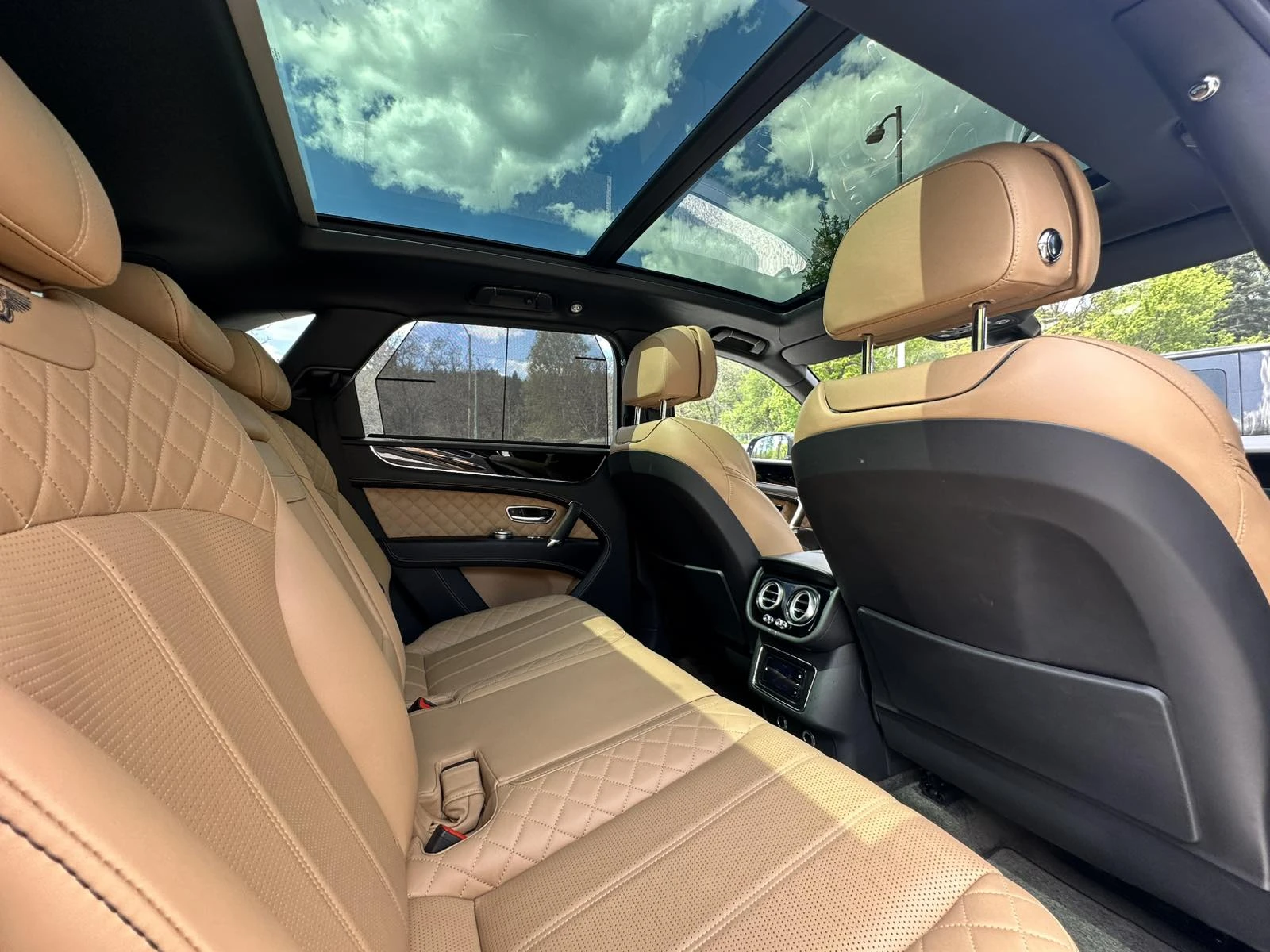 Bentley Bentayga Pano/CAMERA/FULL, снимка 15 - Автомобили и джипове - 54427460