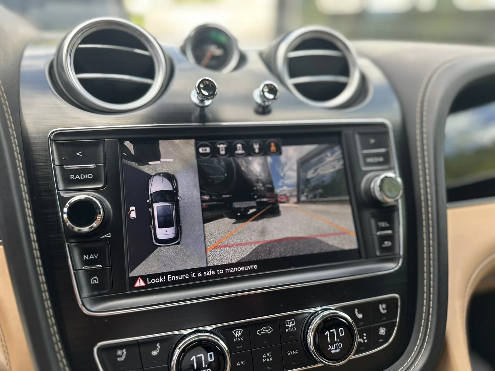 Bentley Bentayga Pano/CAMERA/FULL, снимка 9 - Автомобили и джипове - 54427460