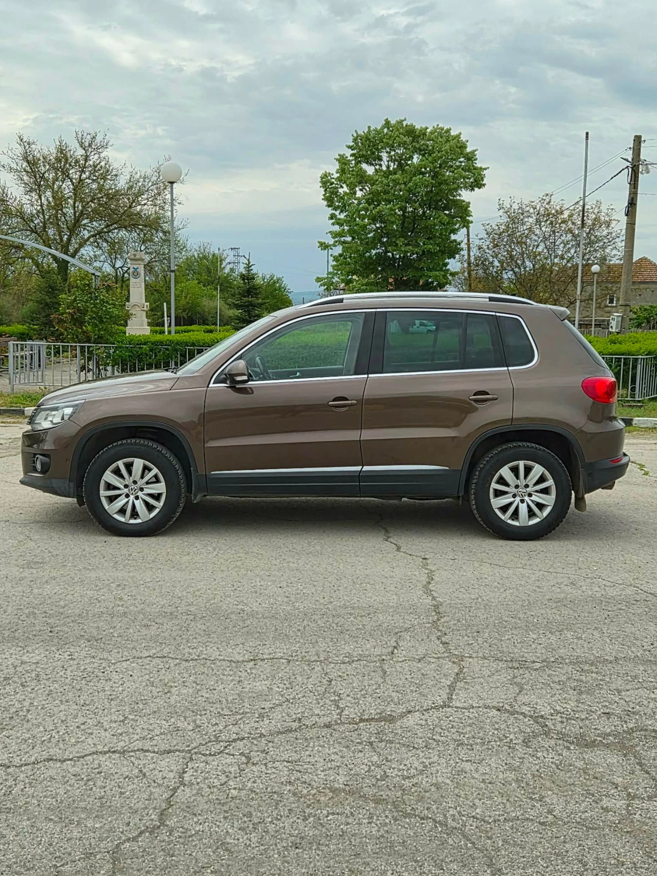 VW Tiguan 2.0 TDI/DSG/4 MOTION, снимка 5 - Автомобили и джипове - 54594194