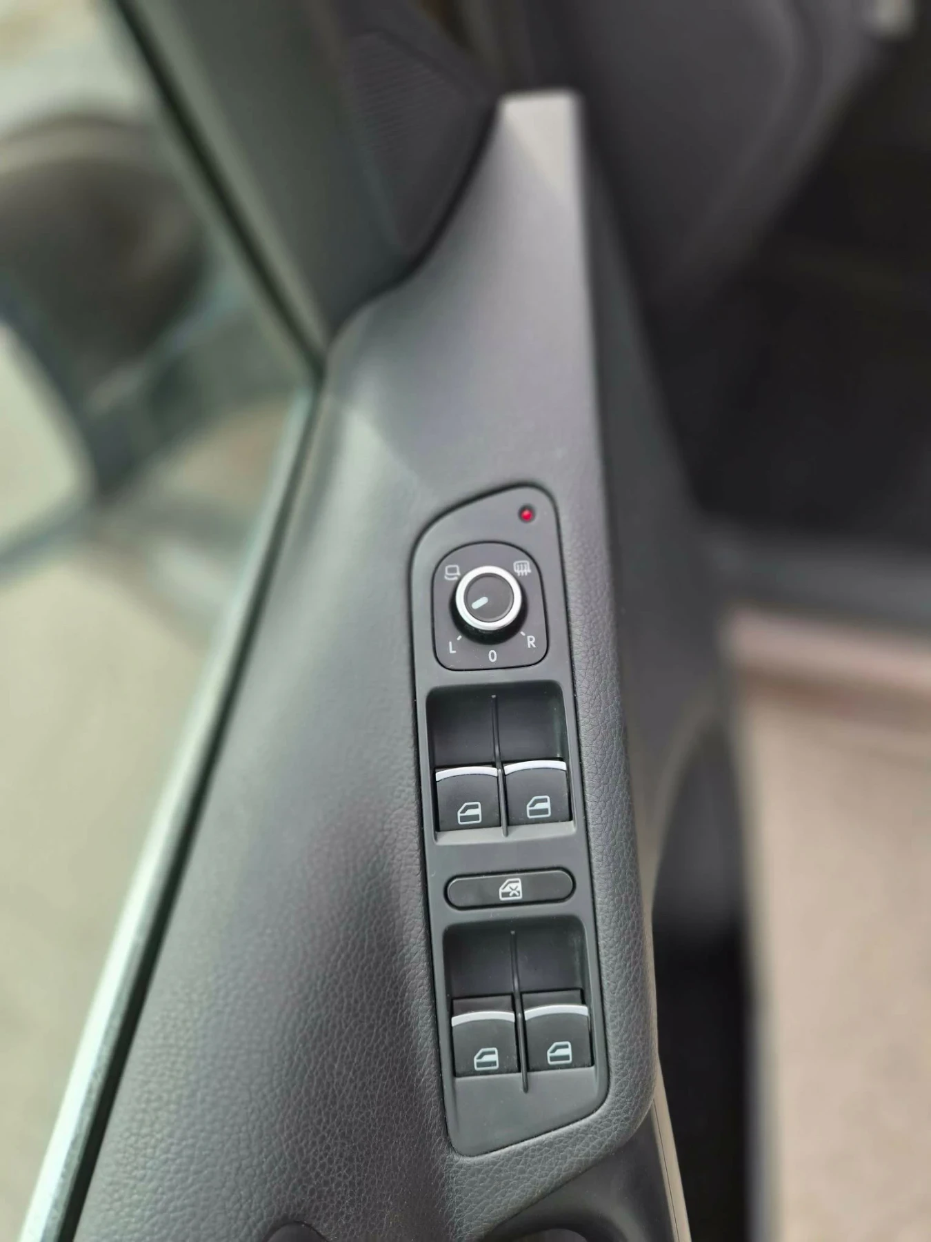 VW Tiguan 2.0 TDI/DSG/4 MOTION, снимка 13 - Автомобили и джипове - 54594194