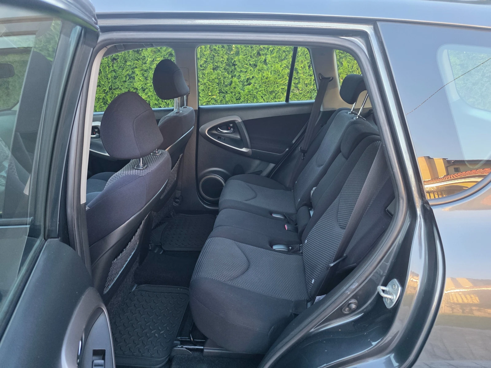 Toyota Rav4 2.2 D4D , снимка 10 - Автомобили и джипове - 55284046