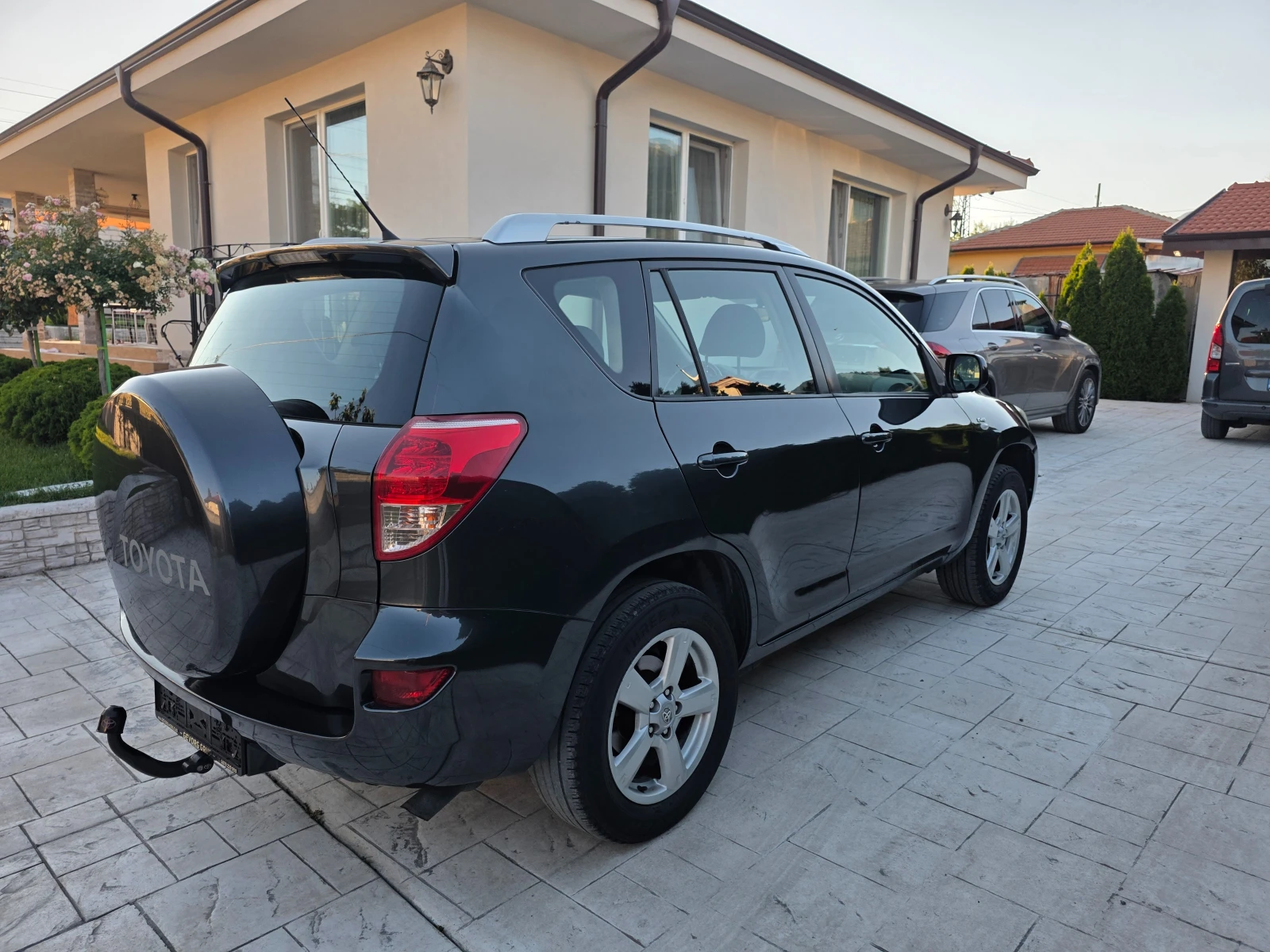 Toyota Rav4 2.2 D4D , снимка 4 - Автомобили и джипове - 55284046