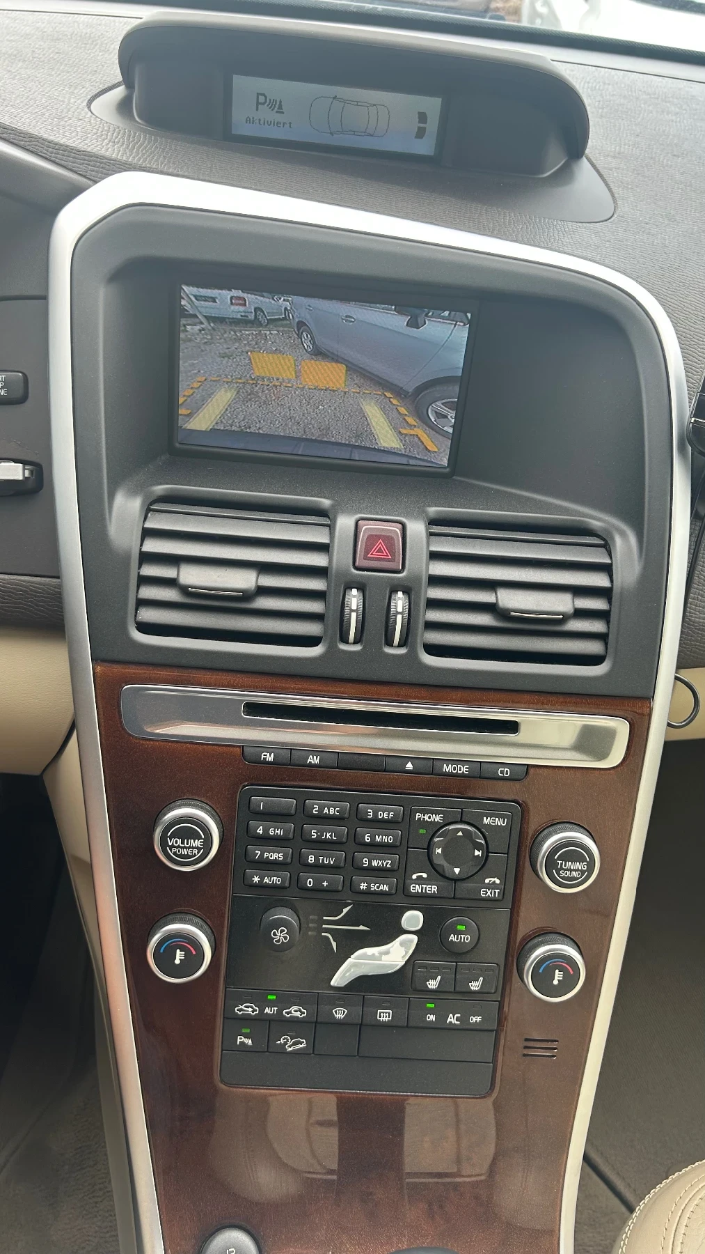 Volvo XC60 Т6 AWD Швейцария, снимка 15 - Автомобили и джипове - 55587828