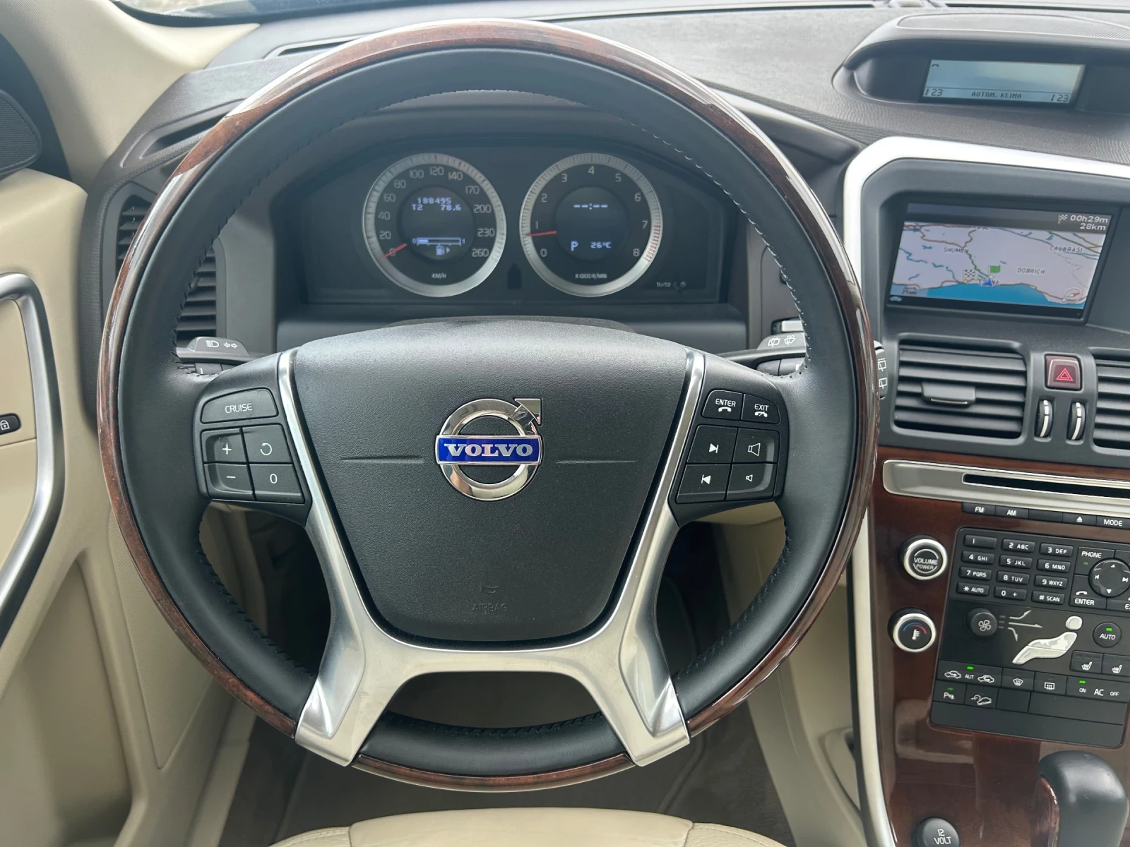 Volvo XC60 Т6 AWD Швейцария, снимка 11 - Автомобили и джипове - 55587828