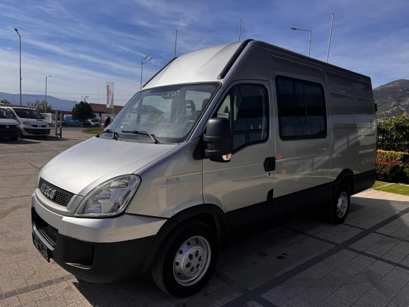 Iveco Daily 2.3HPI Товаропътнически 6-местен Клима , снимка 3 - Бусове и автобуси - 47511645