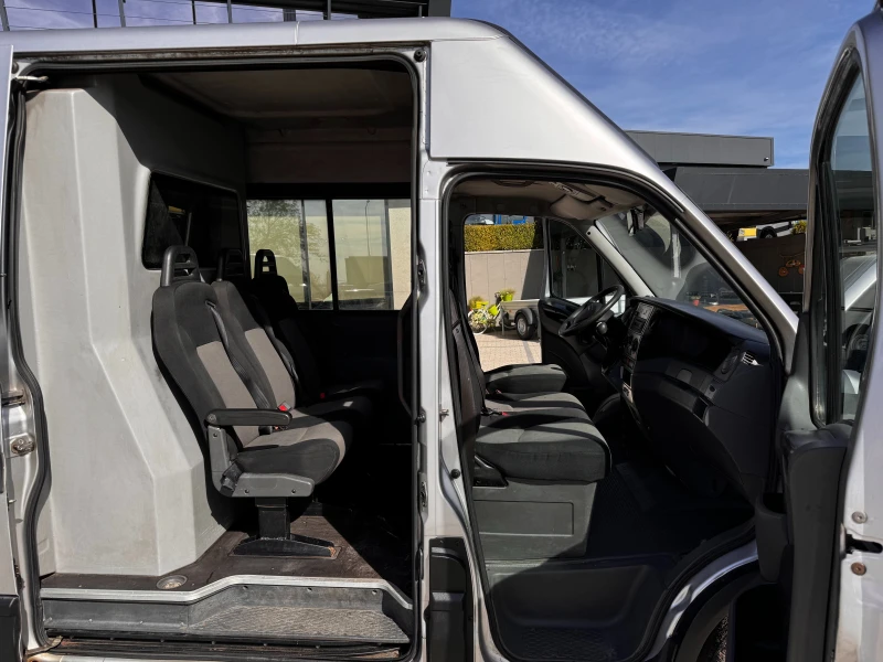 Iveco Daily 2.3HPI Товаропътнически 6-местен Клима , снимка 8 - Бусове и автобуси - 47511645