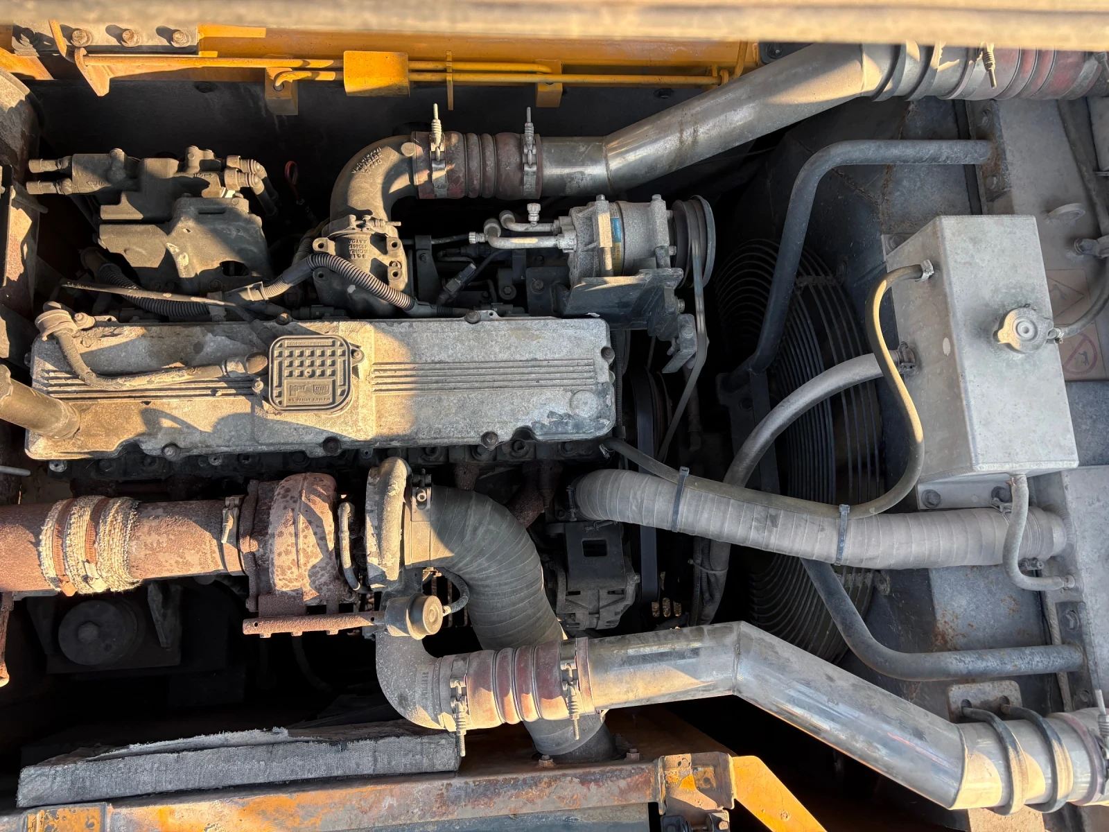 Багер Hyundai R320LC - 9A, снимка 12 - Индустриална техника - 53497445