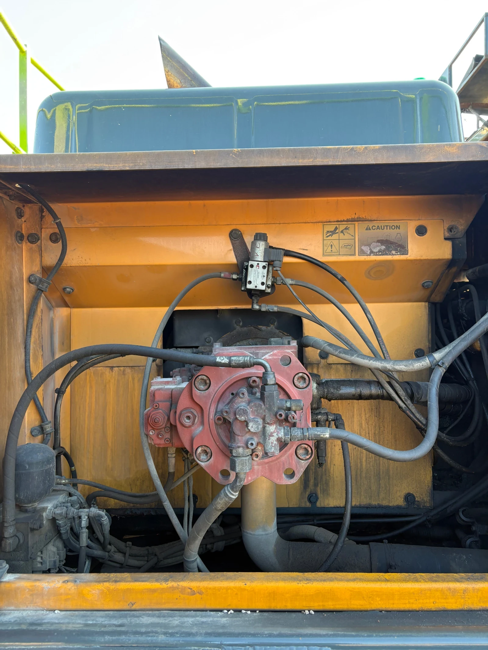 Багер Hyundai R320LC - 9A, снимка 7 - Индустриална техника - 53497445