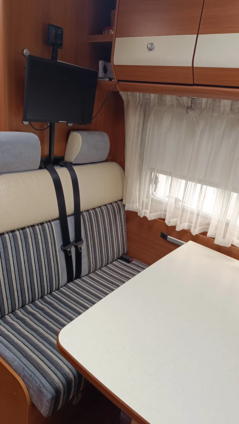 Кемпер Carado А 360, снимка 12 - Каравани и кемпери - 53428233