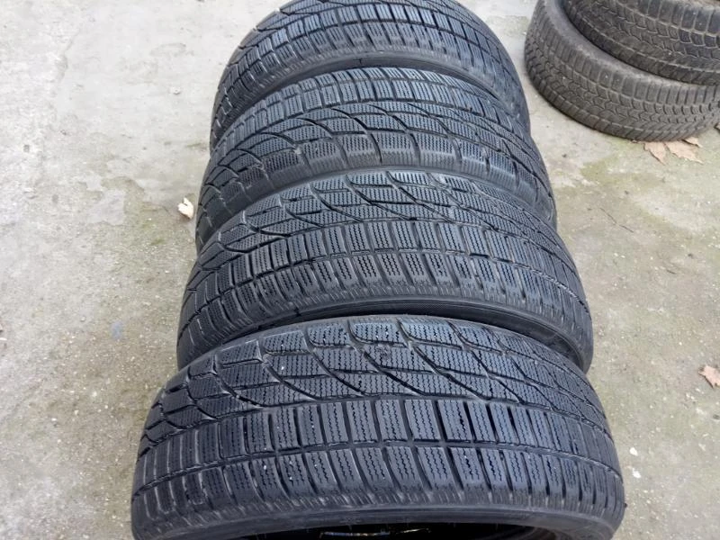 Гуми Зимни 195/55R15, снимка 1 - Гуми и джанти - 40098097