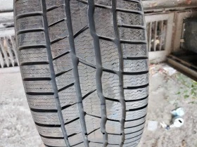 Гуми Зимни 235/45R18, снимка 1 - Гуми и джанти - 38496272