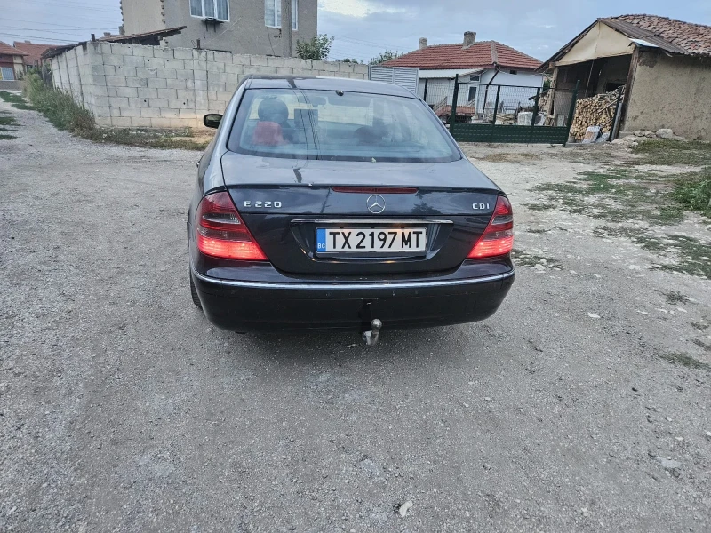 Mercedes-Benz E 220 E220, снимка 3 - Автомобили и джипове - 46970903