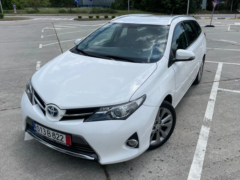 Toyota Auris 1.8///Hybrid///Топ, снимка 4 - Автомобили и джипове - 48358485