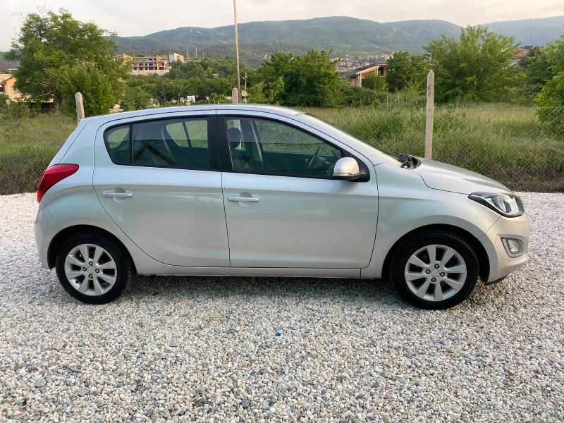 Hyundai I20 Feyslift, снимка 6 - Автомобили и джипове - 48529942