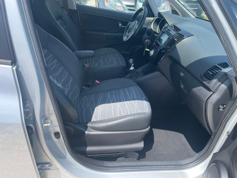 Kia Venga 1.4 Navi Panorama, снимка 14 - Автомобили и джипове - 50725551