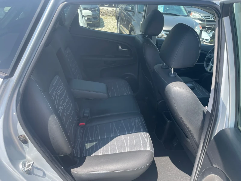 Kia Venga 1.4 Navi Panorama, снимка 13 - Автомобили и джипове - 50725551