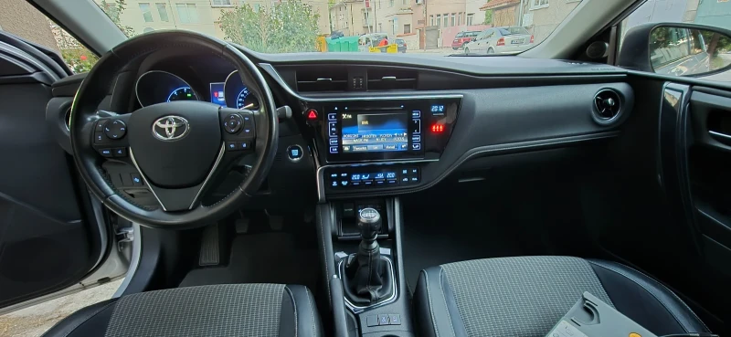 Toyota Auris, снимка 13 - Автомобили и джипове - 51989599