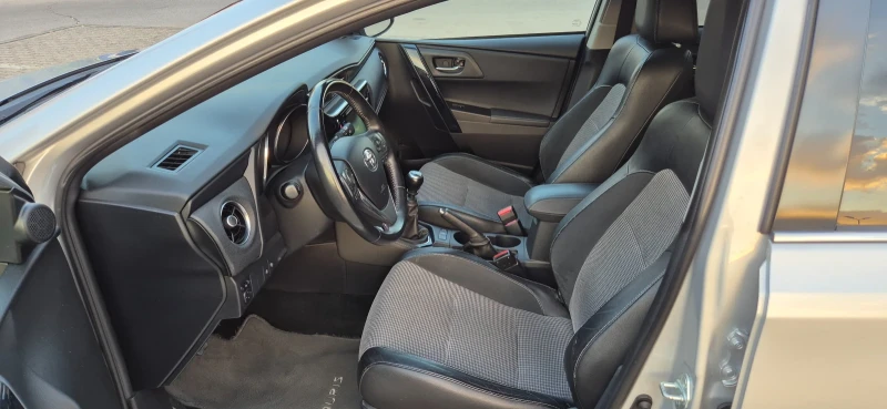 Toyota Auris, снимка 6 - Автомобили и джипове - 51989599