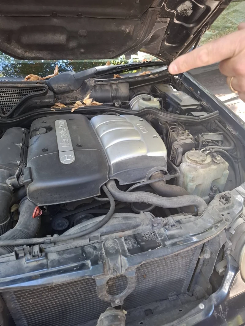 Mercedes-Benz E 220, снимка 4 - Автомобили и джипове - 52323605