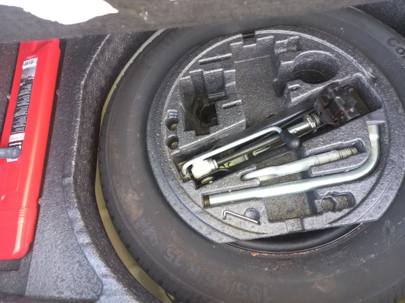 VW Golf 1, 6 i, снимка 6 - Автомобили и джипове - 52830099