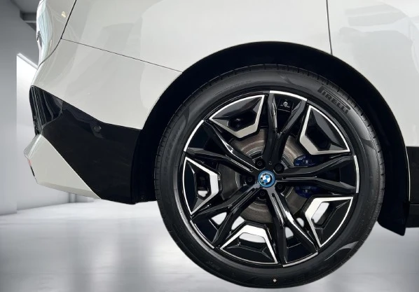 BMW iX xDrive50 = NEW = Sport Package Гаранция - изображение 4