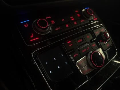Audi A8 4.2 TFSI QUATTRO | МАСАЖ | KEYLESS | ОБДУХВАНЕ - изображение 10