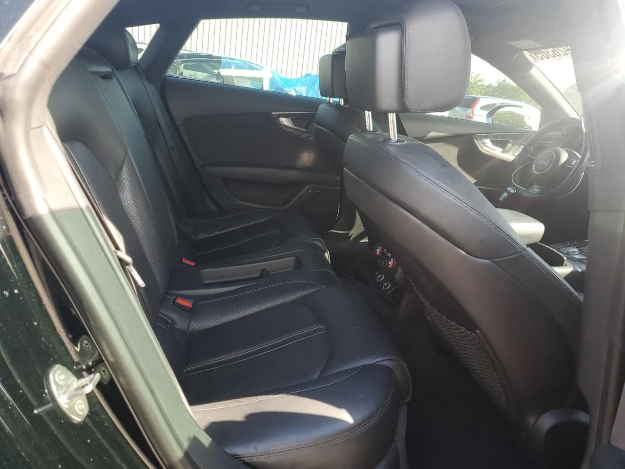 Audi S7 4.0TFSI* Matrix* BOSE* Подгрев* Обдух* Масаж* Възд - изображение 10