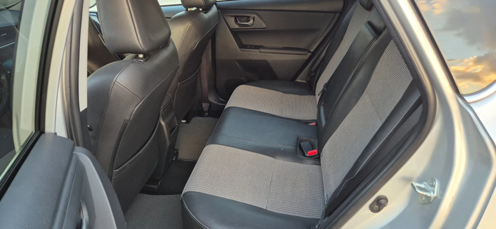 Toyota Auris  - изображение 8