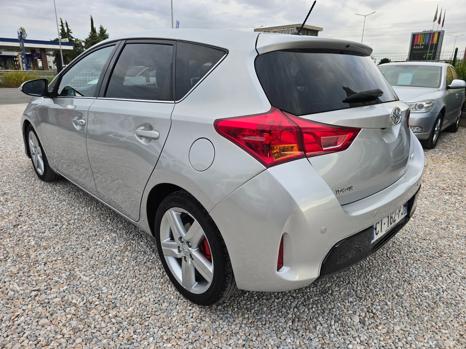 Toyota Auris 2.0D4D EXECUTIVE - изображение 2