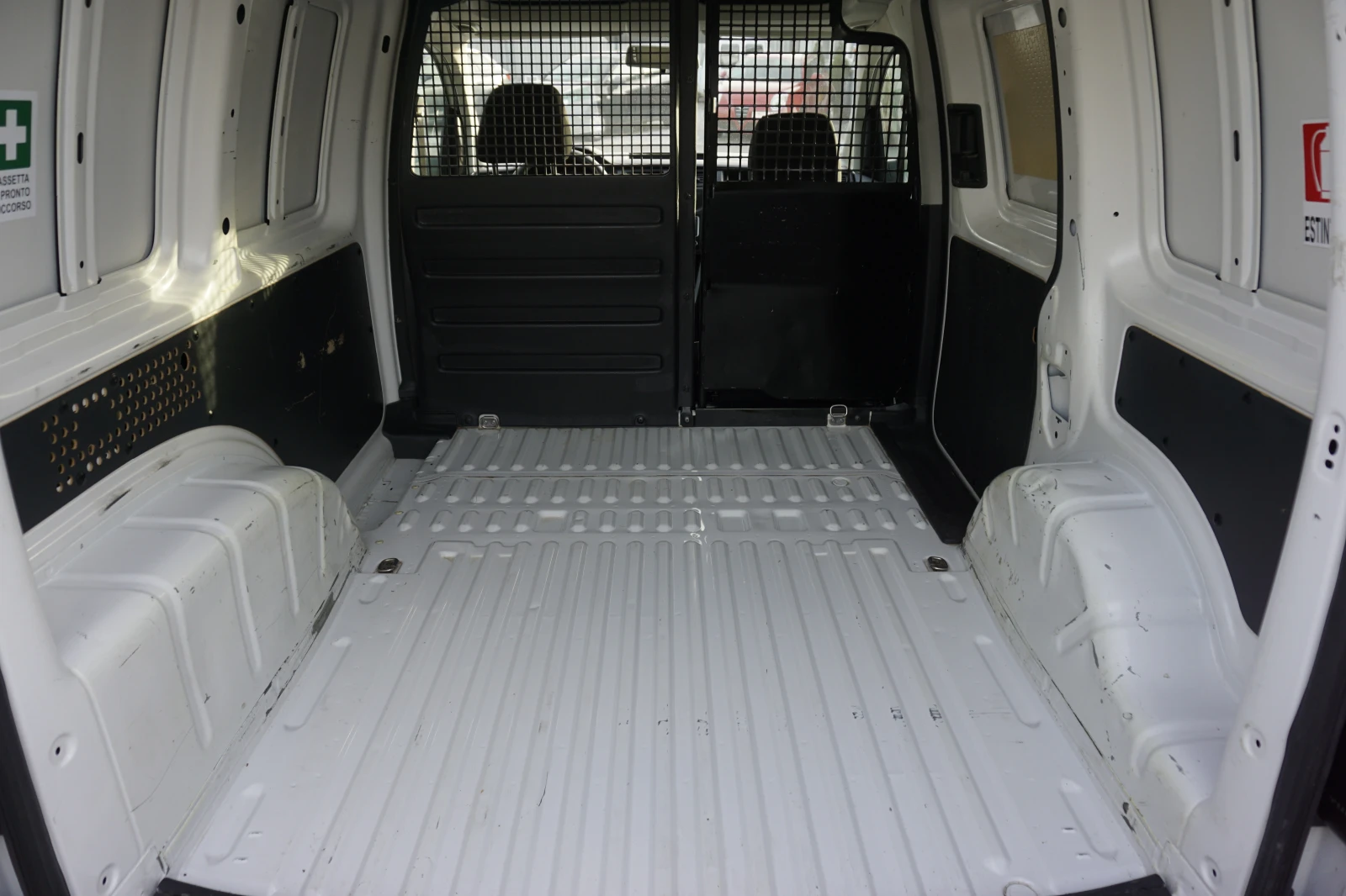 VW Caddy 2.0TDI/N1/ПЕРФЕКТНО СЪСТОЯНИЕ  - изображение 9