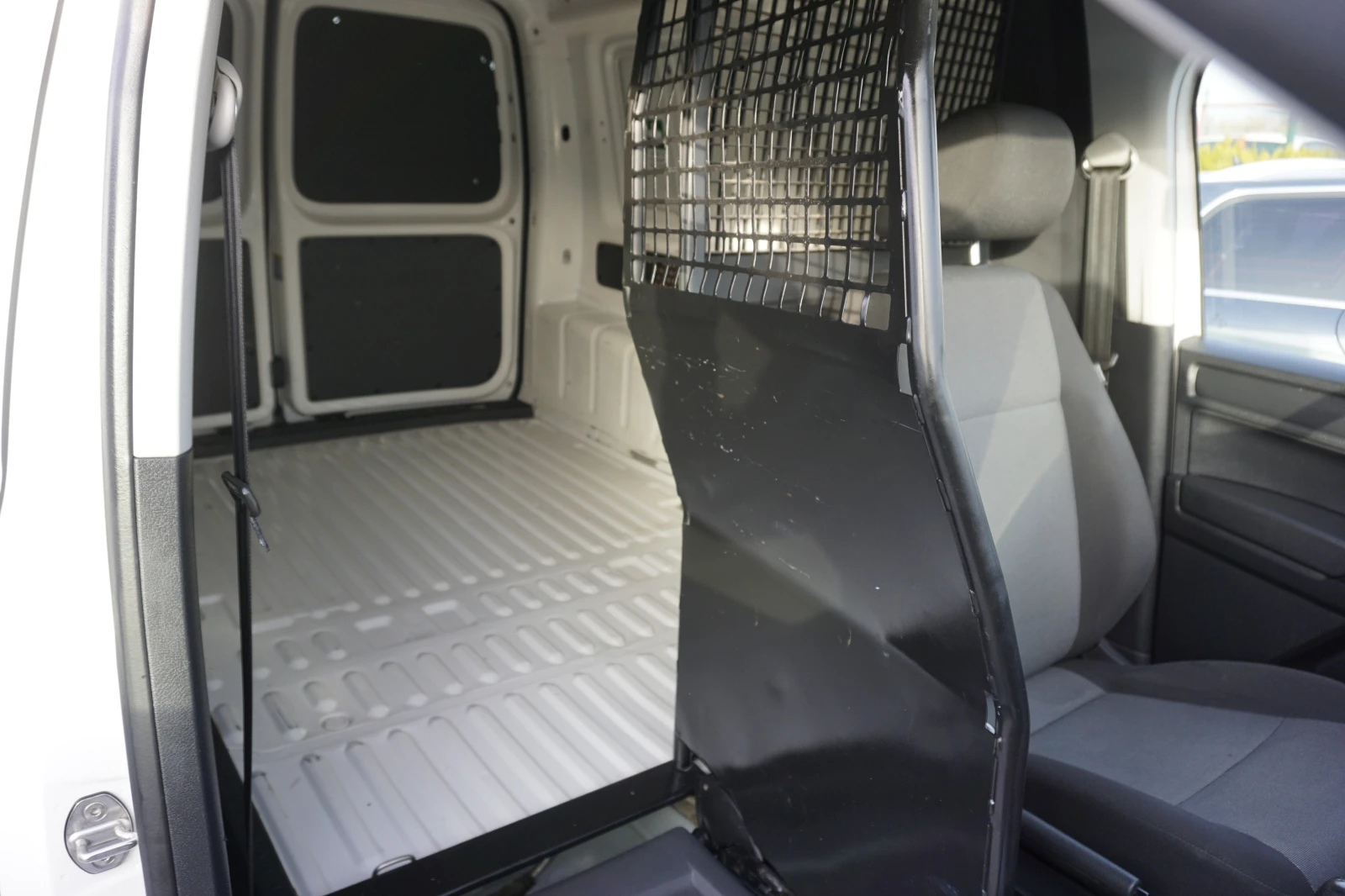 VW Caddy 2.0TDI/N1/ПЕРФЕКТНО СЪСТОЯНИЕ  - изображение 10