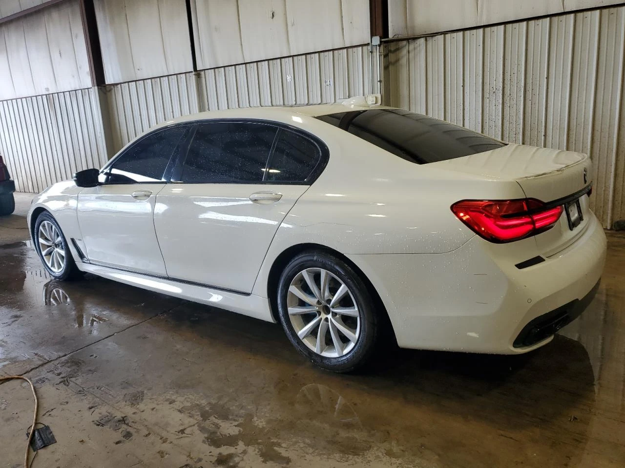 BMW 740 M Sport - изображение 3