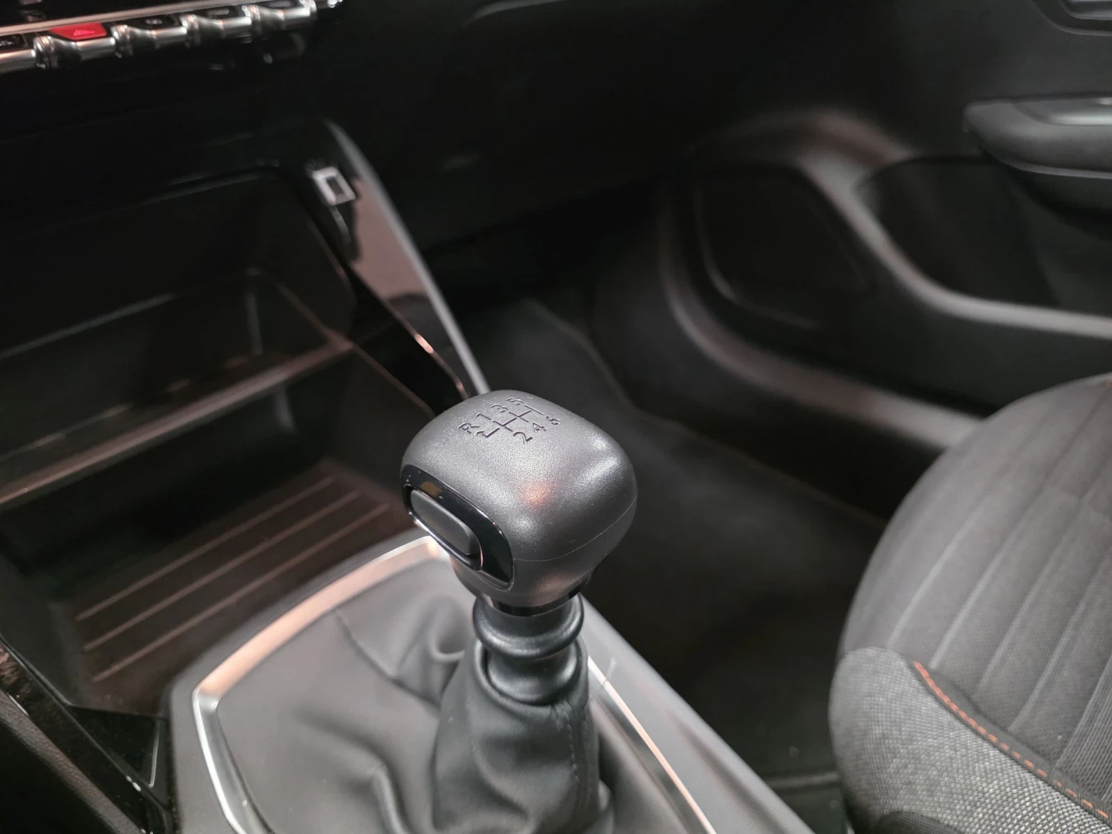 Peugeot 208 Allure | 1.5HDI | 6M | �����������  | Mobile.bg � ����������� 11