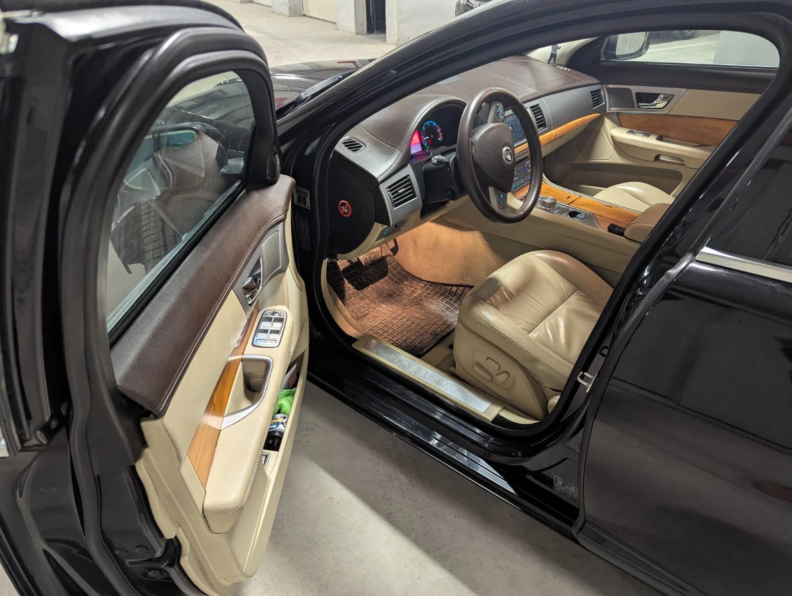 Jaguar Xf 3.0 V6 D, снимка 11 - Автомобили и джипове - 53344530