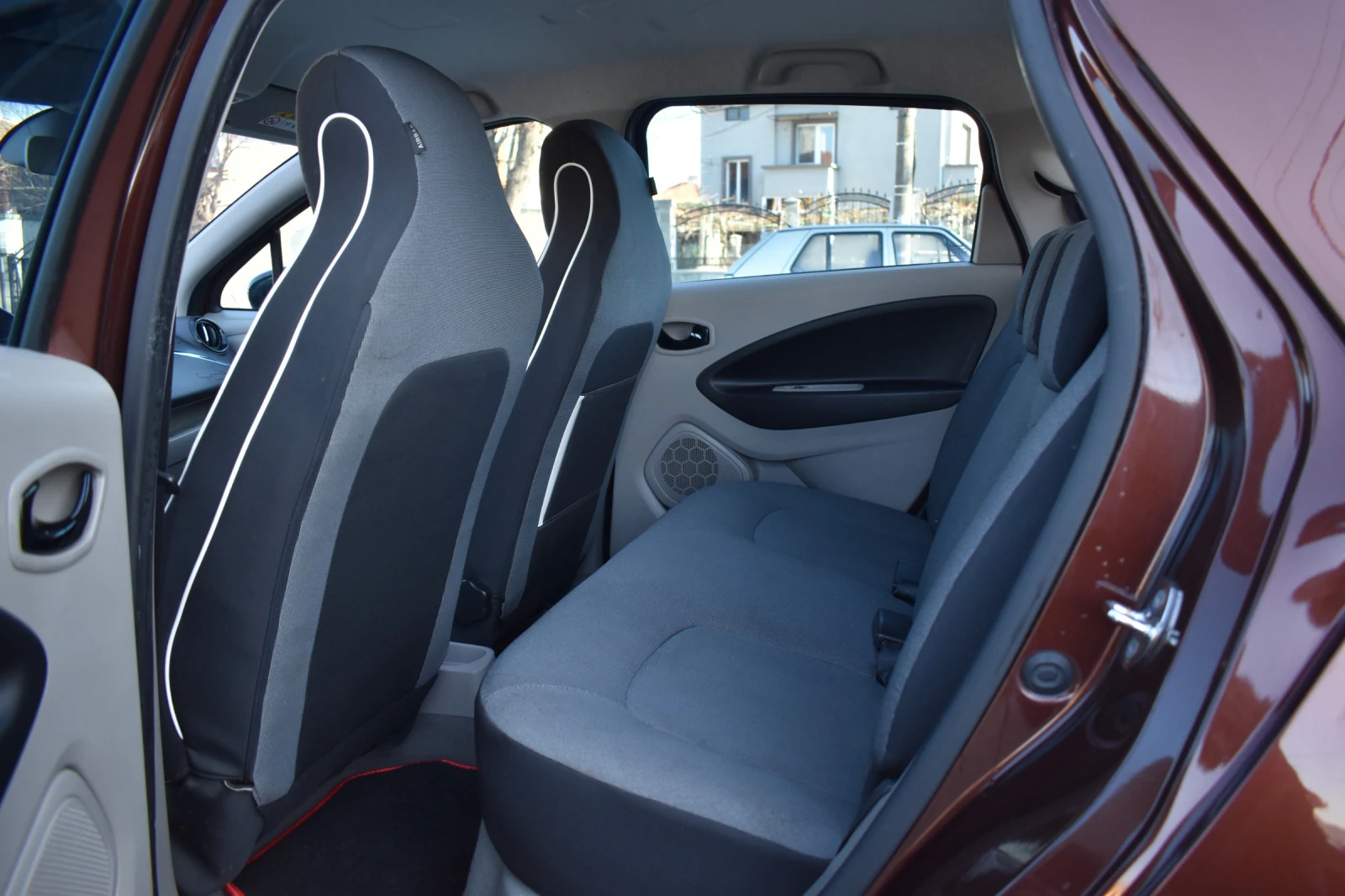 Renault Zoe, снимка 14 - Автомобили и джипове - 53935582