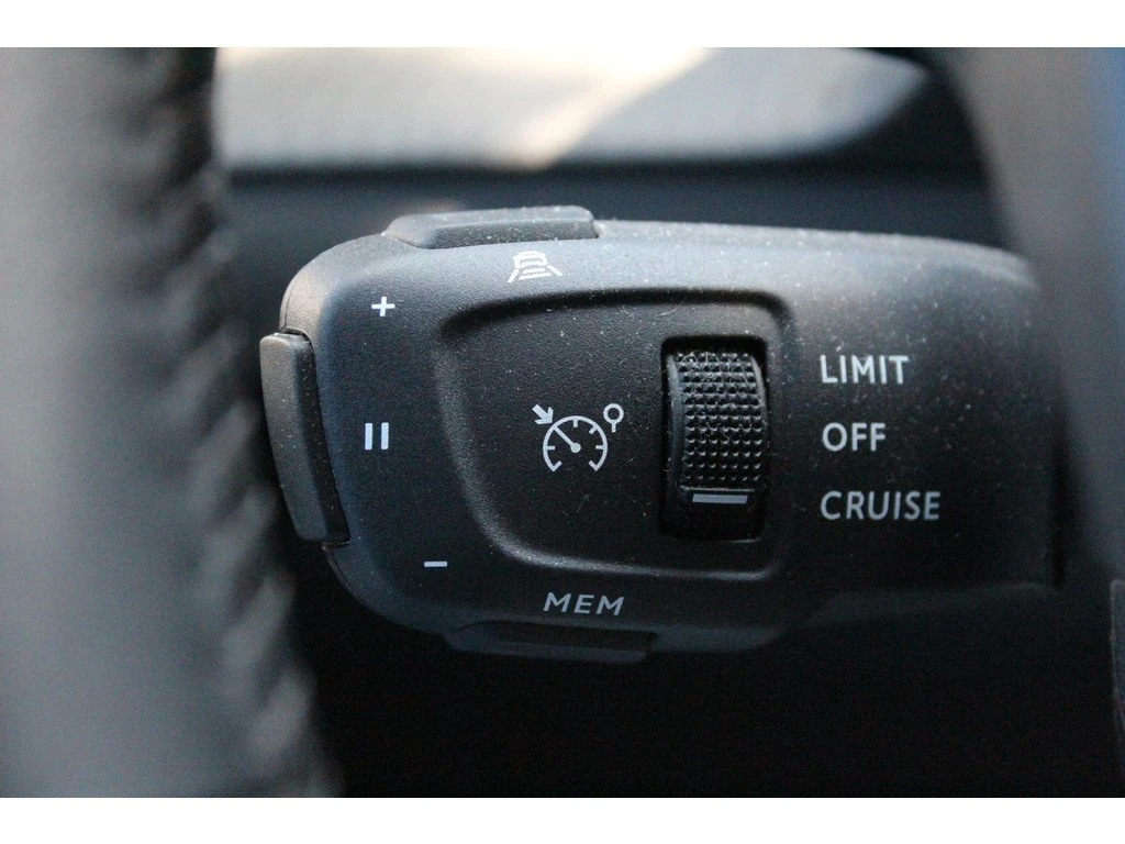 Peugeot 2008 Allure, снимка 17 - Автомобили и джипове - 53962504