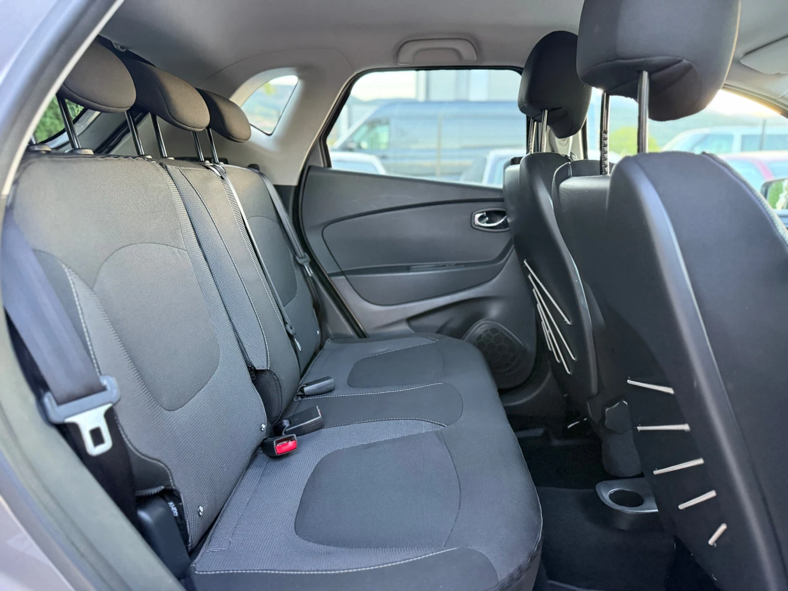 Renault Captur Luxury/EU6, снимка 9 - Автомобили и джипове - 56340086
