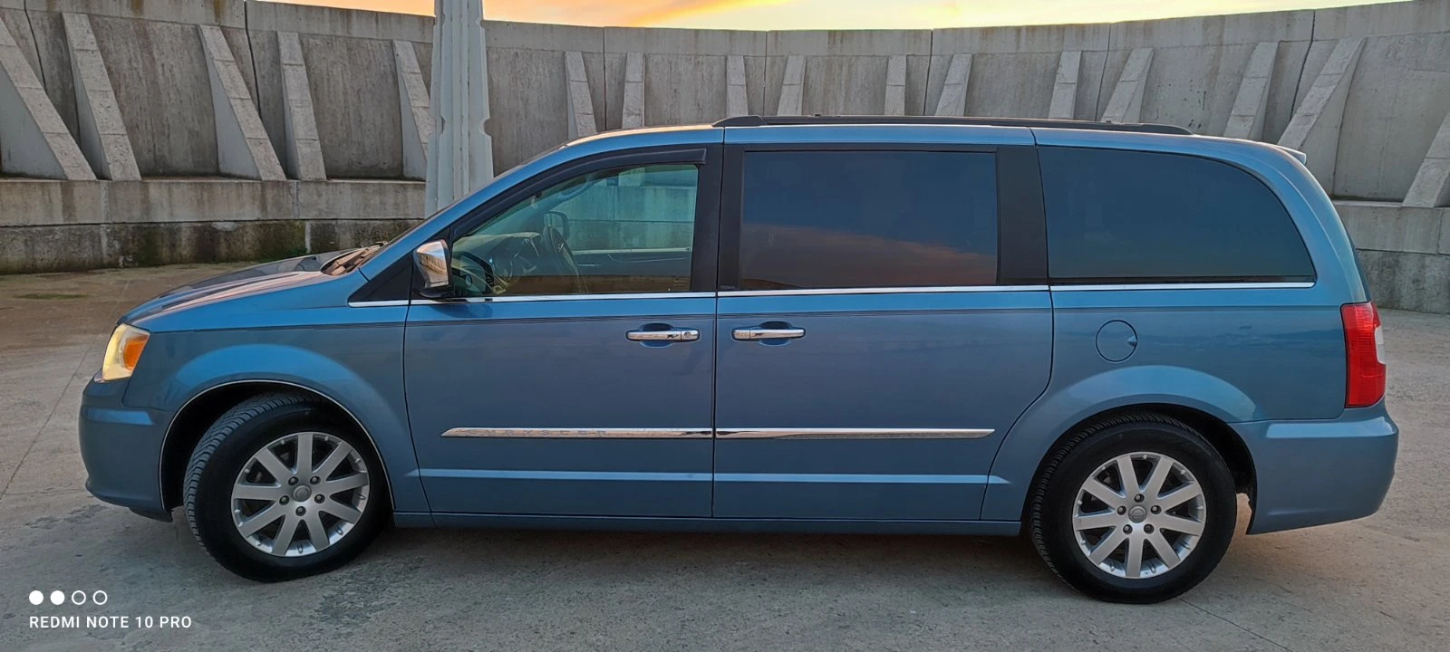 Chrysler Town and Country + Газ