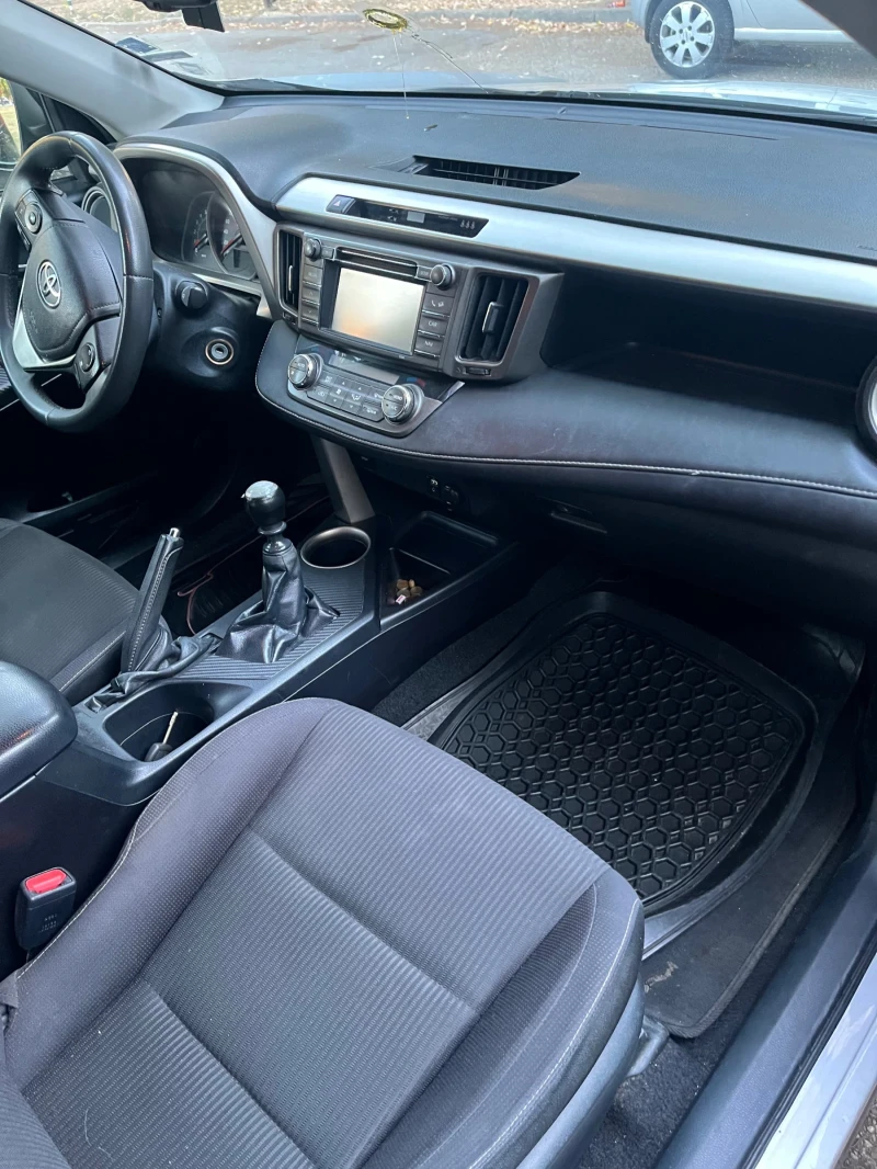 Toyota Rav4 2.2 D4D, снимка 7 - Автомобили и джипове - 52897179