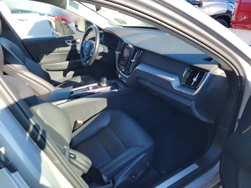 Volvo XC60 Recharge Plug-In Hybrid T8 Core Dark Theme, снимка 9 - Автомобили и джипове - 53335812