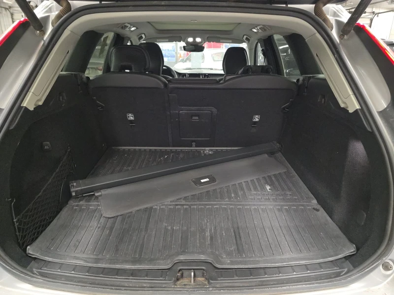 Volvo XC60 Recharge Plug-In Hybrid T8 Core Dark Theme, снимка 17 - Автомобили и джипове - 53335812