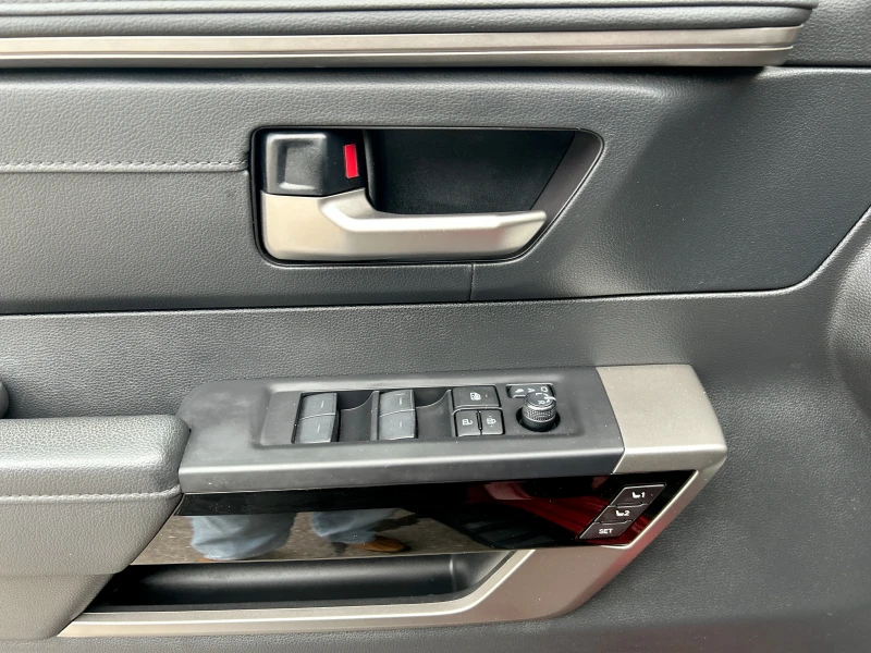 Toyota Tundra LIMITED* HEATED&COOLED* SEATS* DISTR* LEATHER, снимка 13 - Автомобили и джипове - 53377743